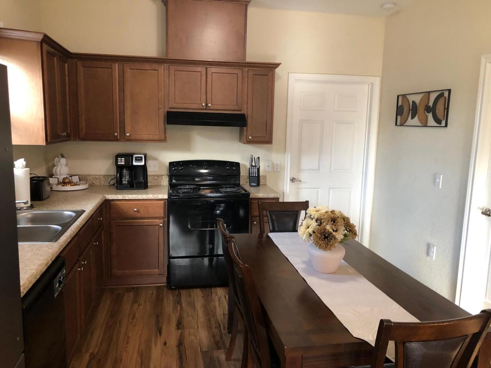 Spacious Close To The Beach, 10 Sleeps * Galveston
